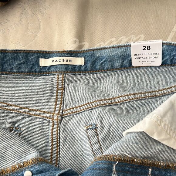 PAC SUN ULTRA HIGH RISE VINTAGE SHORTS size 28 - Picture 7 of 7